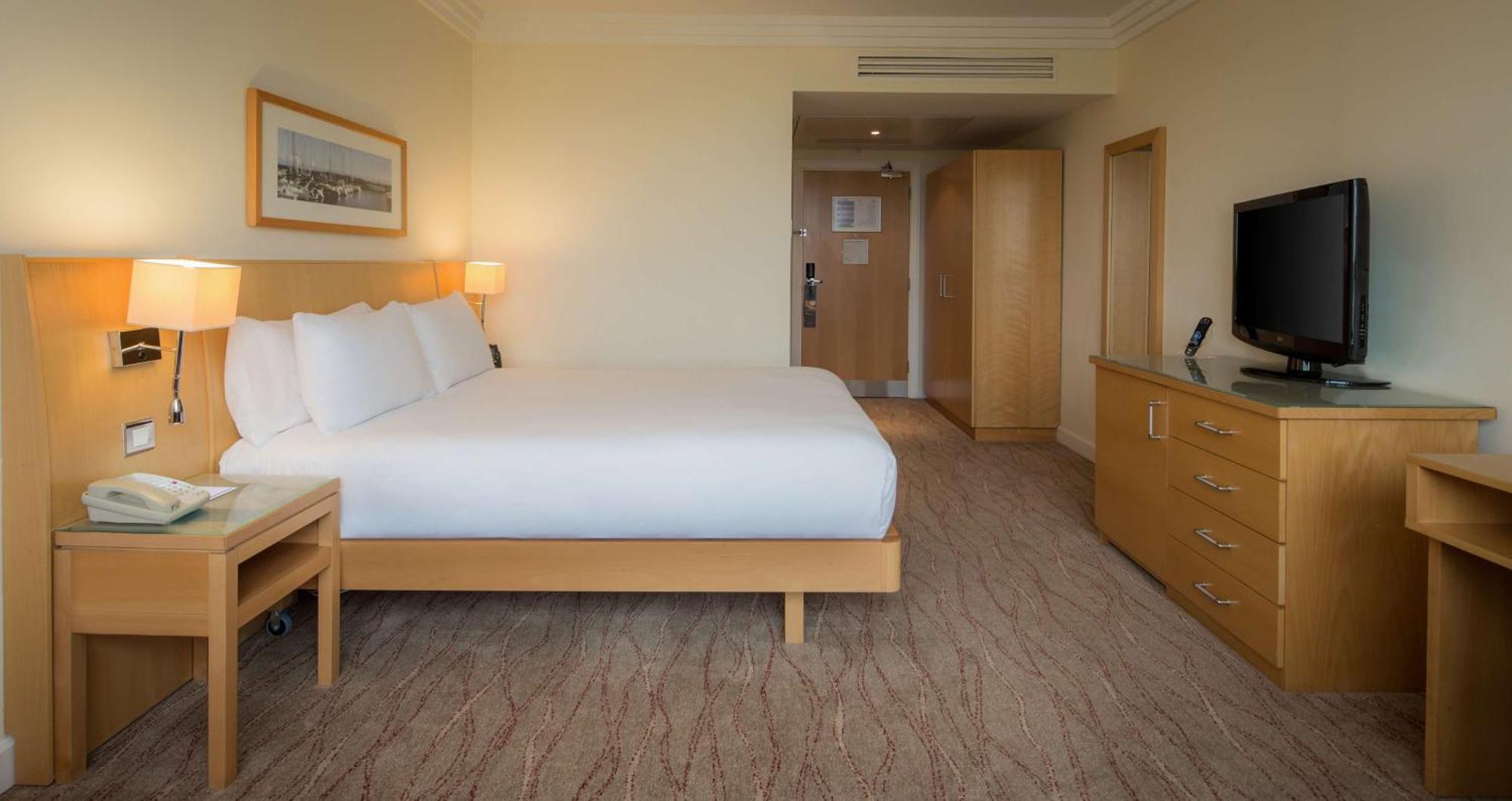 Hotel Hilton Dublin Airport Cloghran Exterior foto