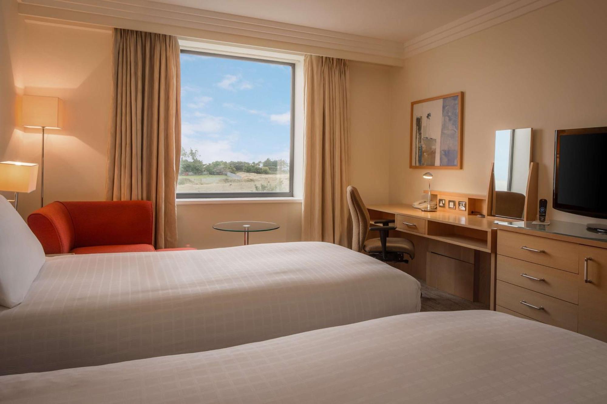 Hotel Hilton Dublin Airport Cloghran Exterior foto